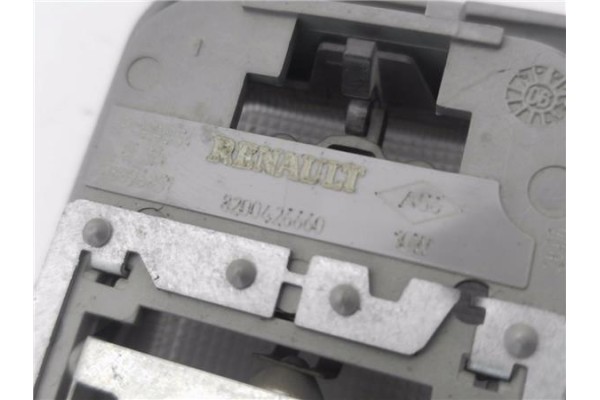 Recambio de luz delantero central techo para opel vivaro 1.9 dti referencia OEM IAM 8200426660  
