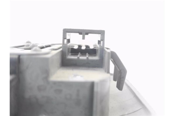 Recambio de luz delantero central techo para opel vivaro 1.9 dti referencia OEM IAM 8200426660  