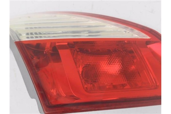Recambio de piloto porton trasero izquierdo para renault megane iii sport tourer 1.5 dynamique referencia OEM IAM 265550009R 893