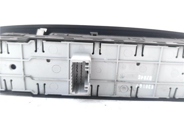 Recambio de mando elevalunas delantero izquierdo para renault megane iii sport tourer 1.5 dynamique referencia OEM IAM 809610006