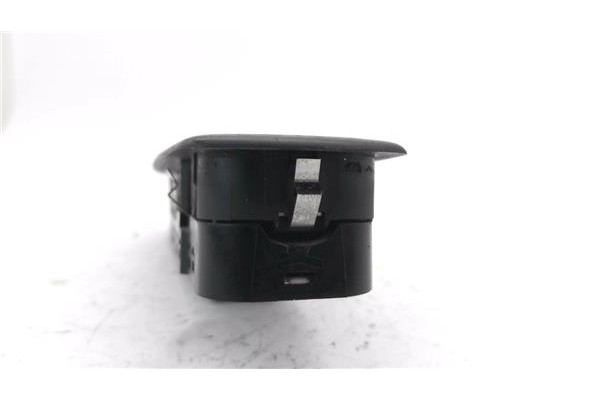 Recambio de mando elevalunas delantero izquierdo para renault megane iii sport tourer 1.5 dynamique referencia OEM IAM 809610006