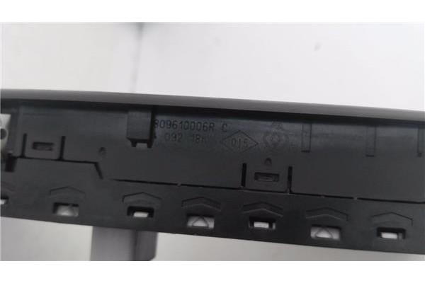 Recambio de mando elevalunas delantero izquierdo para renault megane iii sport tourer 1.5 dynamique referencia OEM IAM 809610006