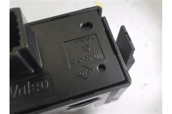 Recambio de interruptor luces emergencia para renault megane iii sport tourer 1.5 dynamique referencia OEM IAM E3160101  