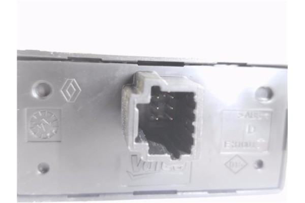 Recambio de interruptor luces emergencia para renault megane iii sport tourer 1.5 dynamique referencia OEM IAM E3160101  
