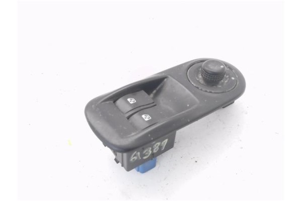 Recambio de mando elevalunas delantero izquierdo para opel vivaro 1.9 dti referencia OEM IAM 8200011867  