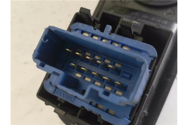 Recambio de mando elevalunas delantero izquierdo para opel vivaro 1.9 dti referencia OEM IAM 8200011867  