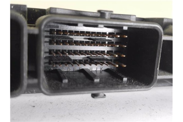 Recambio de centralita para opel vivaro 1.9 dti referencia OEM IAM 8200051608 281011529 