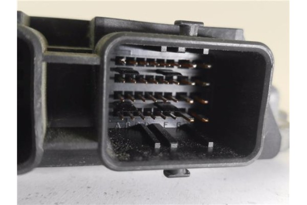 Recambio de centralita para opel vivaro 1.9 dti referencia OEM IAM 8200051608 281011529 