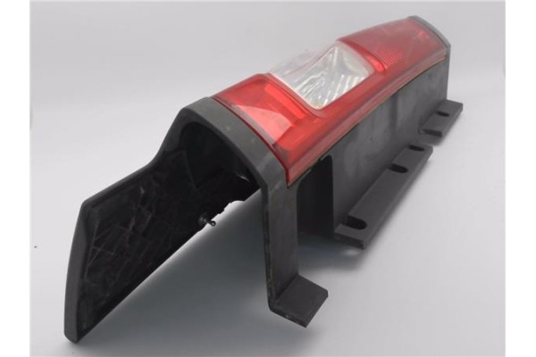 Recambio de piloto trasero izquierdo para opel vivaro 1.9 dti referencia OEM IAM 265A60118R 93857722 