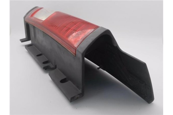 Recambio de piloto trasero izquierdo para opel vivaro 1.9 dti referencia OEM IAM 265A60118R 93857722 