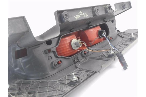 Recambio de piloto trasero izquierdo para opel vivaro 1.9 dti referencia OEM IAM 265A60118R 93857722 