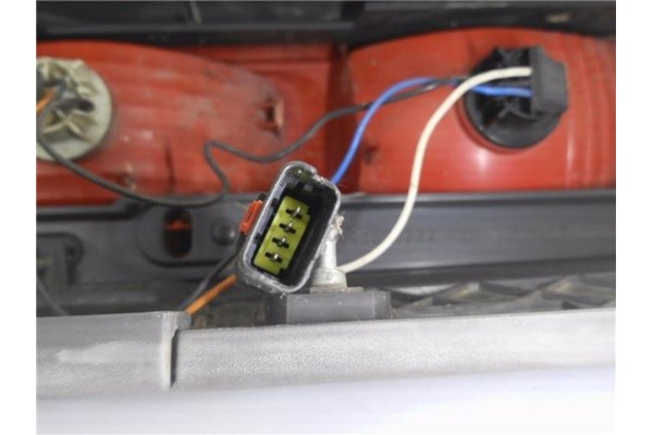 Recambio de piloto trasero izquierdo para opel vivaro 1.9 dti referencia OEM IAM 265A60118R 93857722 