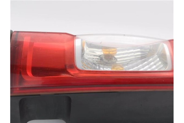 Recambio de piloto trasero izquierdo para opel vivaro 1.9 dti referencia OEM IAM 265A60118R 93857722 