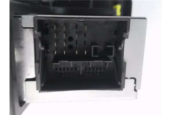 Recambio de autoradio para citroen c3 1.2 97 edition referencia OEM IAM 9828132480 9818777780 