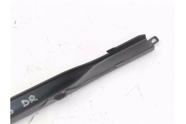 Recambio de brazo limpiaparabrisas delantero derecho para seat leon (1p1) 1.4 tsi referencia OEM IAM 1P0955410A  