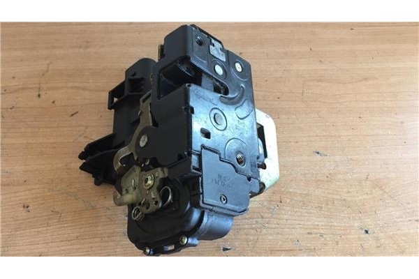 Recambio de cierre electromagnetico delantero izquierdo para audi a6 avant (4b5) 1.8 referencia OEM IAM   