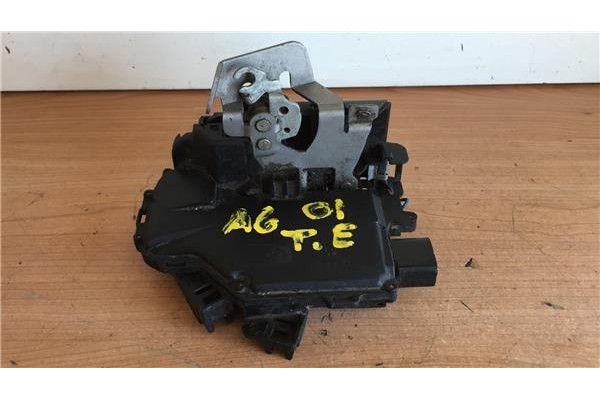 Recambio de cierre electromagnetico trasero izquierdo para audi a6 berlina (4b2) 1.8 t referencia OEM IAM   