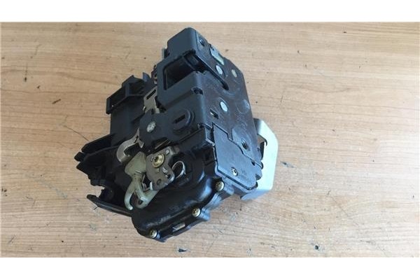 Recambio de cierre electromagnetico trasero izquierdo para audi a6 berlina (4b2) 1.8 t referencia OEM IAM   
