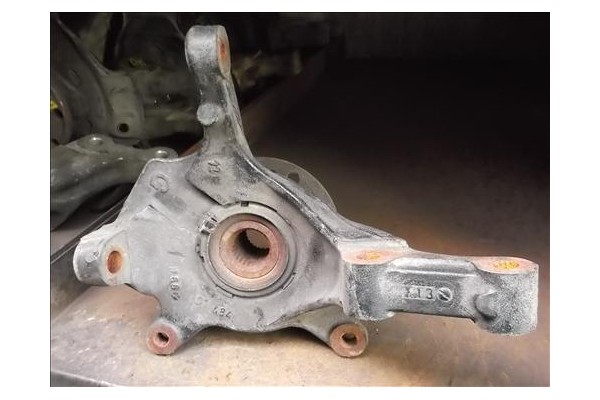 Recambio de mangueta delantero izquierda para renault laguna (b56) 1.8 16v (b563, b564) referencia OEM IAM   