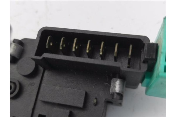 Recambio de mando limpiaparabrisas para peugeot 205 berlina 1.3 referencia OEM IAM 9753275380  