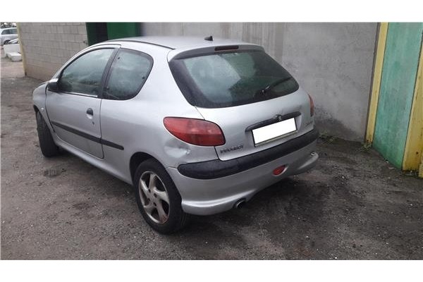peugeot 206 berlina (1998) del año 