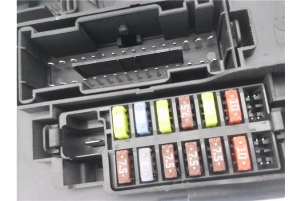 Recambio de caja fusibles/rele para opel corsa d 1.3 cdti referencia OEM IAM 13367920 401154265 