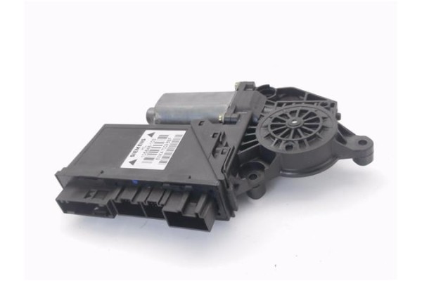 Recambio de motor elevalunas trasero izquierdo para audi a4 berlina (8e) 2.4 referencia OEM IAM 105848103 130821767 