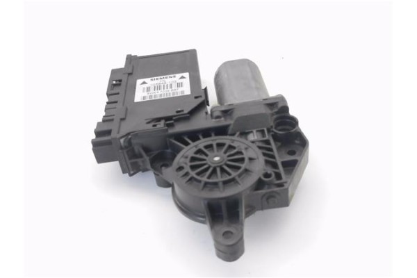 Recambio de motor elevalunas trasero izquierdo para audi a4 berlina (8e) 2.4 referencia OEM IAM 105848103 130821767 