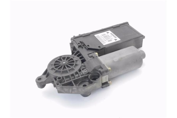 Recambio de motor elevalunas trasero izquierdo para audi a4 berlina (8e) 2.4 referencia OEM IAM 105848103 130821767 