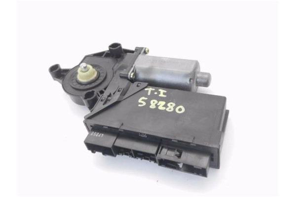 Recambio de motor elevalunas trasero izquierdo para audi a4 berlina (8e) 2.4 referencia OEM IAM 105848103 130821767 