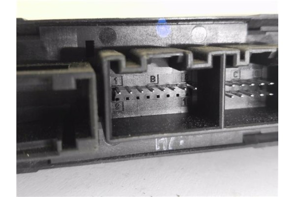 Recambio de motor elevalunas trasero izquierdo para audi a4 berlina (8e) 2.4 referencia OEM IAM 105848103 130821767 