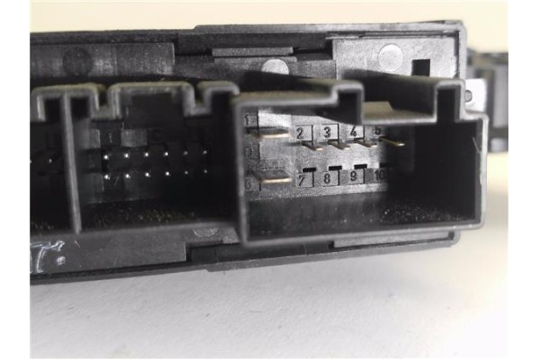 Recambio de motor elevalunas trasero izquierdo para audi a4 berlina (8e) 2.4 referencia OEM IAM 105848103 130821767 