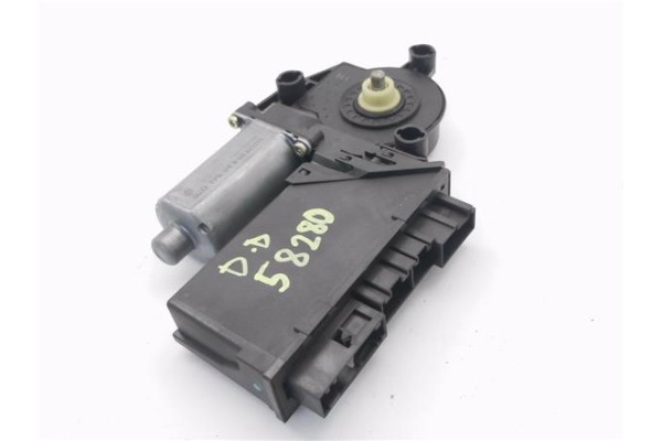 Recambio de motor elevalunas delantero derecho para audi a4 berlina (8e) 2.4 referencia OEM IAM 105841105 130821764 