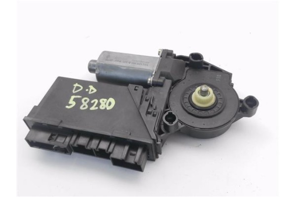 Recambio de motor elevalunas delantero derecho para audi a4 berlina (8e) 2.4 referencia OEM IAM 105841105 130821764 