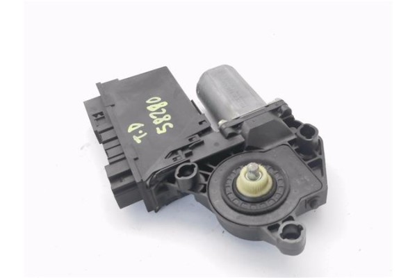 Recambio de motor elevalunas trasero derecho para audi a4 berlina (8e) 2.4 referencia OEM IAM 105849103 130821766 