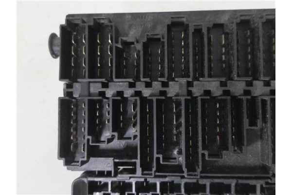 Recambio de caja fusibles/rele para volkswagen transporter iv furgón (70xa) 2.5 tdi referencia OEM IAM 357937039  
