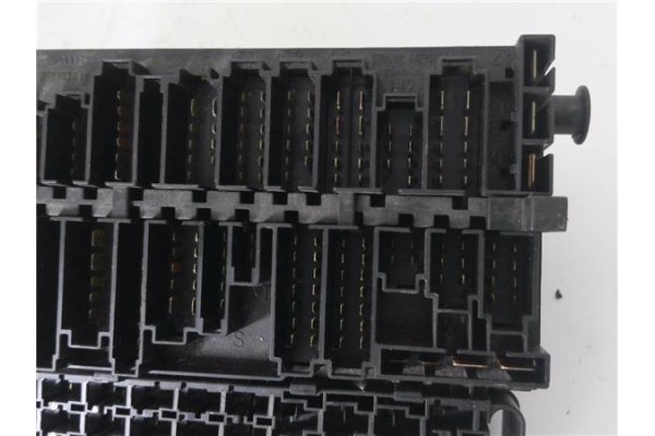 Recambio de caja fusibles/rele para volkswagen transporter iv furgón (70xa) 2.5 tdi referencia OEM IAM 357937039  