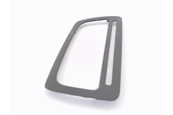 Recambio de embellecedor consola central para seat ibiza berlina (6j5) 1.2 referencia OEM IAM 6J0858063C  