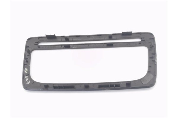 Recambio de embellecedor consola central para seat ibiza berlina (6j5) 1.2 referencia OEM IAM 6J0858063C  