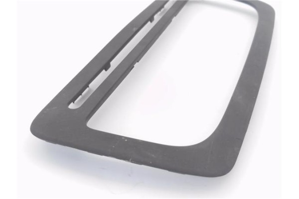 Recambio de embellecedor consola central para seat ibiza berlina (6j5) 1.2 referencia OEM IAM 6J0858063C  
