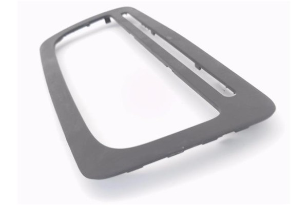 Recambio de embellecedor consola central para seat ibiza berlina (6j5) 1.2 referencia OEM IAM 6J0858063C  
