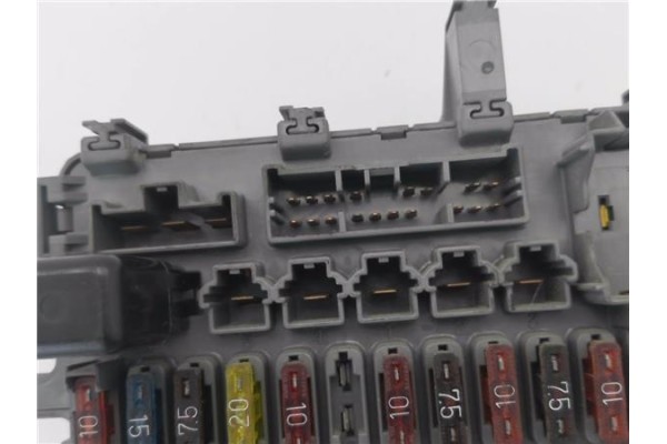 Recambio de caja fusibles/rele para honda crx (eg/eh) 1.6 i vti (eg2) referencia OEM IAM 38600SH3  