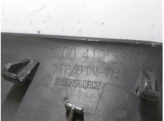 Recambio de rejilla paragolpes delantero derecha para renault megane ii berlina 3p 1.5 authentique confort referencia OEM IAM 82