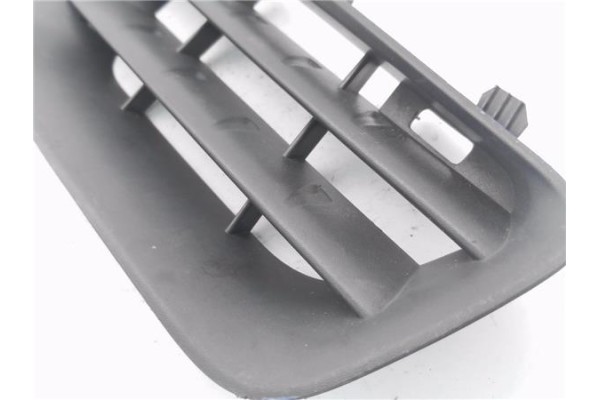 Recambio de rejilla paragolpes delantero derecha para renault megane ii berlina 3p 1.5 authentique confort referencia OEM IAM 82