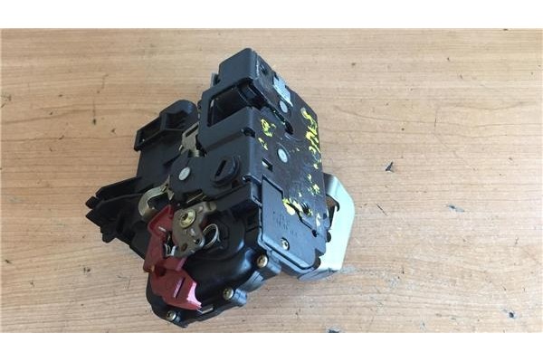 Recambio de cierre electromagnetico delantero izquierdo para audi a4 berlina (8e) 1.9 tdi (96kw) referencia OEM IAM   