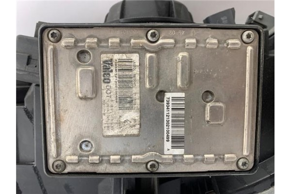 Recambio de faro xenon derecho para volvo v70 familiar 2.4 d5 referencia OEM IAM 8693657 89008267 