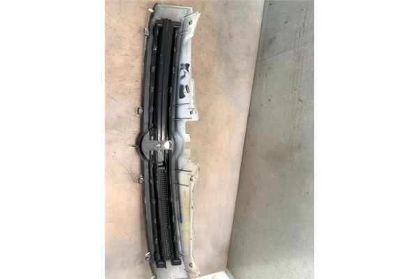 Recambio de parrilla delantera para fiat ii panda (169) 1.2 referencia OEM IAM 6001072743  