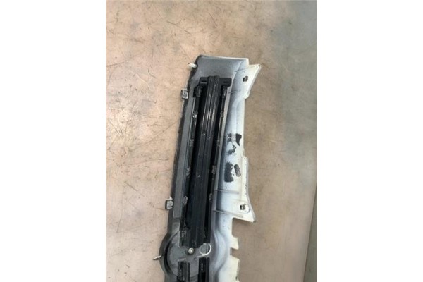 Recambio de parrilla delantera para fiat ii panda (169) 1.2 referencia OEM IAM 6001072743  