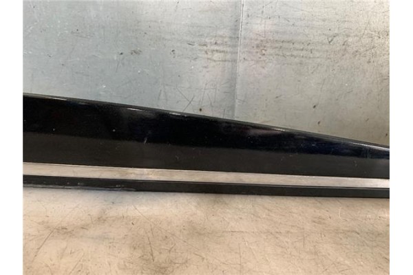 Recambio de moldura puerta delantero derecha para renault clio iv 1.5 business referencia OEM IAM 801865598R 808774646R 