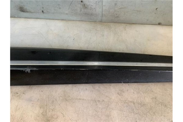 Recambio de moldura puerta delantero derecha para renault clio iv 1.5 business referencia OEM IAM 801865598R 808774646R 